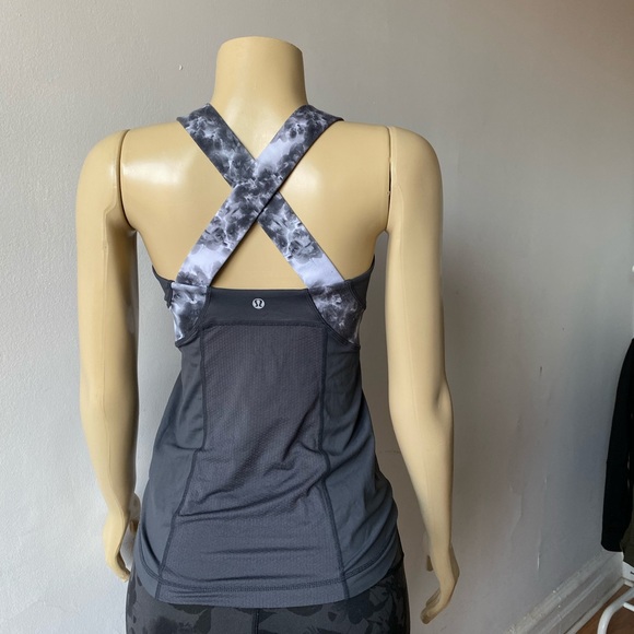 lululemon athletica Tops - Lululemon Gray Sport Tank Top Size 6